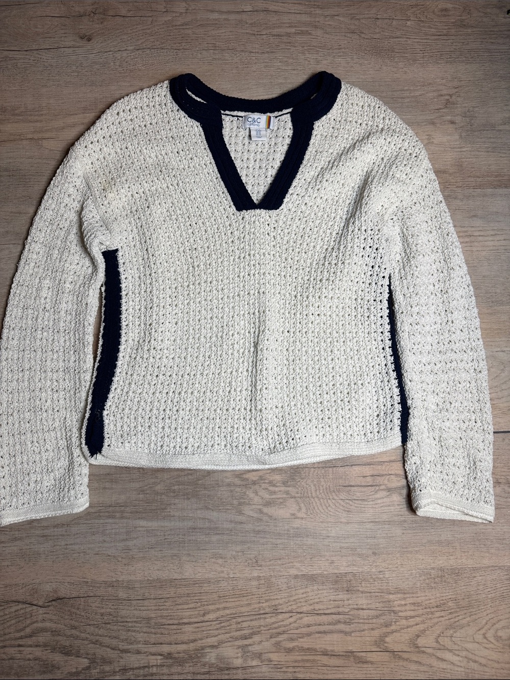 C&C California Cream V-Neck Sweater with Navy Trim sz Medium